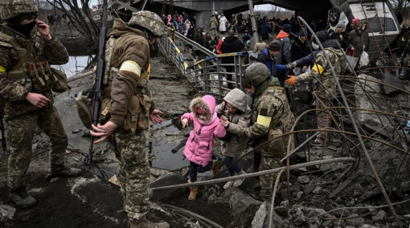 Rusia profundiza los bombardeos en el este de Ucrania y avanza en la conquista del Donbass
