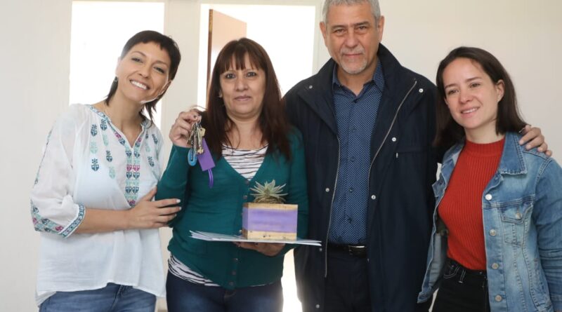 Jorge Ferraresi y Mayra Mendoza entregaron más viviendas en Quilmes