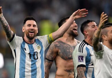 Argentina pasó a cuartos de final con goles de Messi y Julián Alvarez