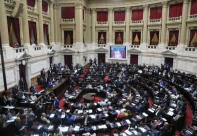 El Gobierno buscará tratar la Ley Ómnibus y el paquete fiscal en una misma sesión, pero persisten las diferencias con la oposición