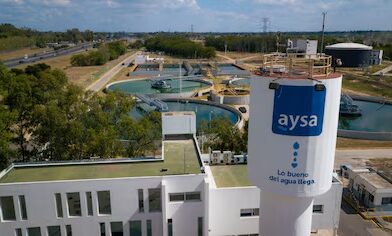 Arrancan las privatizaciones de la Ley Bases: el Gobierno ultima los detalles para vender sus acciones de AySA