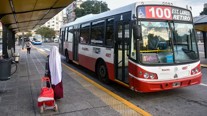 El Gobierno define las multas que aplicará contra los gremios de trenes y colectivos que adhirieron al paro