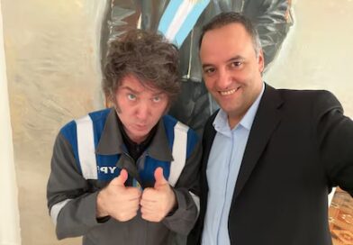 Javier Milei regresó de Hungría en medio de las tensiones políticas y buscará recuperar el control de la agenda local