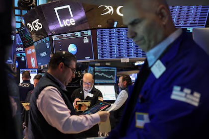 Jornada financiera: las acciones argentinas subieron hasta 7% y el riesgo país cayó por una mejora del contexto global