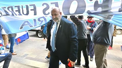 Santiago Cúneo se afilió al PJ bonaerense, respaldó a Kicillof y se lanzó como precandidato a gobernador