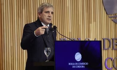 El riesgo país superó los 470 puntos, su valor más alto en dos meses, en una jornada negativa para los activos argentinos