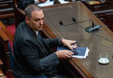 La Justicia le dio 15 días a Manuel Adorni para justificar su patrimonio por presunto enriquecimiento ilícito
