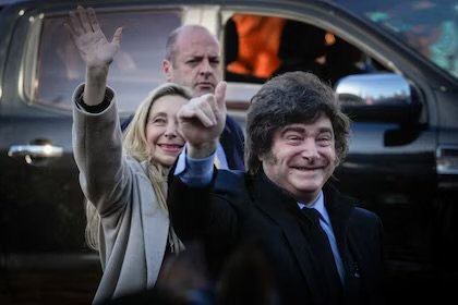 El Gobierno se aferra a la “estabilidad” de la imagen de Milei y en CABA arrancan las recorridas con ministros