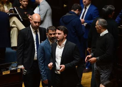 La Libertad Avanza ordenó la conducción en la Legislatura bonaerense tras un acuerdo entre Karina Milei y Santiago Caputo La Libertad Avanza ordenó la conducción en la Legislatura bonaerense tras un acuerdo entre Karina Milei y Santiago Caputo