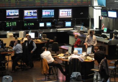 El riesgo país argentino subió a 446 puntos y las acciones locales cerraron en baja en Wall Street