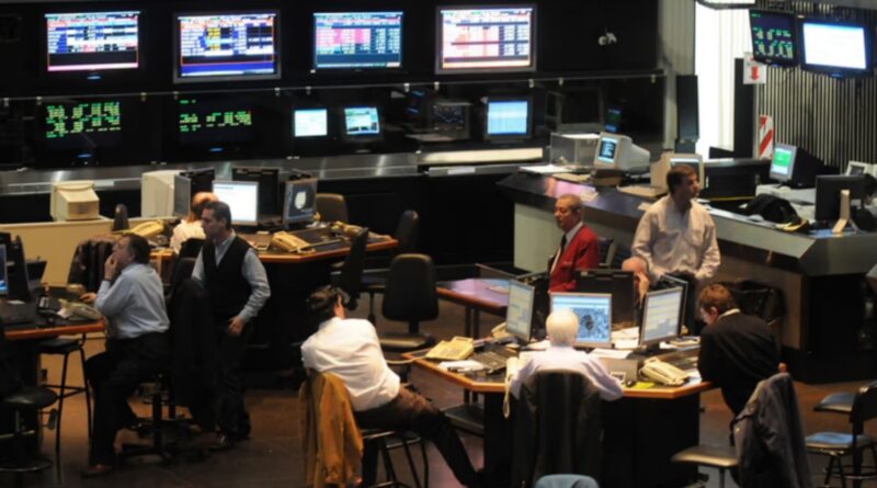 El riesgo país argentino subió a 446 puntos y las acciones locales cerraron en baja en Wall Street