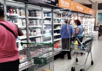 La confianza del consumidor subió 2,4% en septiembre, tras dos meses de caída, impulsada por los hogares de menores ingresos