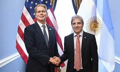 Luis Caputo se reúne con Scott Bessent para ratificar la alianza estratégica y analizar la situación global