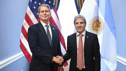 Luis Caputo se reúne con Scott Bessent para ratificar la alianza estratégica y analizar la situación global