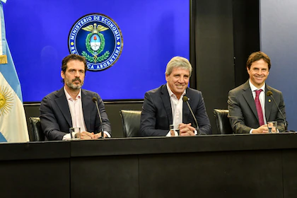 El Gobierno activó seis medidas —créditos, tarifas y salarios— para recomponer el poder adquisitivo y apuntalar el consumo