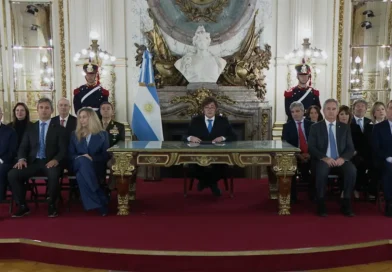 Milei anunció por cadena nacional sanciones a empresas y una base naval en Malvinas