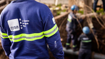 Se presentaron 17 ofertas para privatizar AySA, pero solo dos consorcios locales siguen en carrera