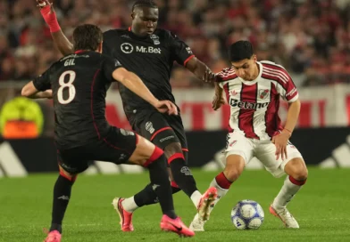 River perdió 2-1 con Huracán en el Monumental y se alejó de la clasificación a los playoffs