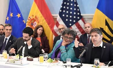 Milei y Kicillof se cruzaron en Nueva York, en un examen de poder que ninguno de los dos ganó del todo