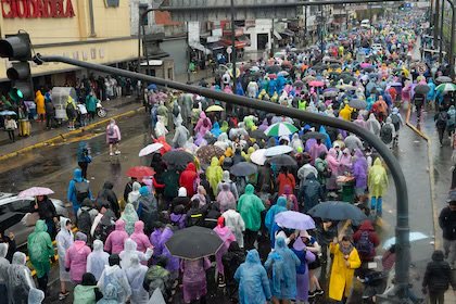 Más de un millón de fieles marcharon hacia Luján en la peregrinación juvenil más convocante de las últimas décadas