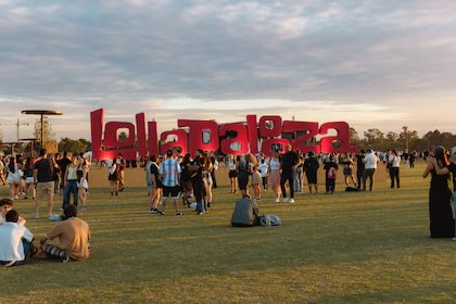 Lollapalooza Argentina 2027: Travis Scott, Charli XCX y Tini Stoessel encabezan el line up