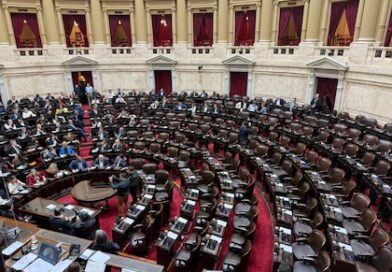 La oposición quedó a ocho diputados del quórum y se cayó la sesión para derogar el DNU 70
